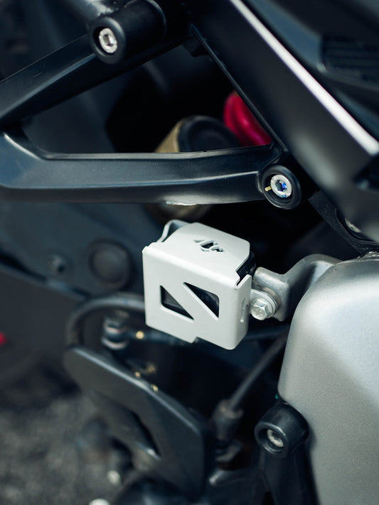 Bajaj Pulsar NS400Z Casque Rear Oil Cap - Front View
