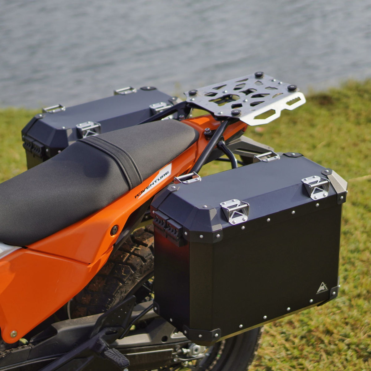 KTM 390 Adventure 2025 aluminium panniers view 2