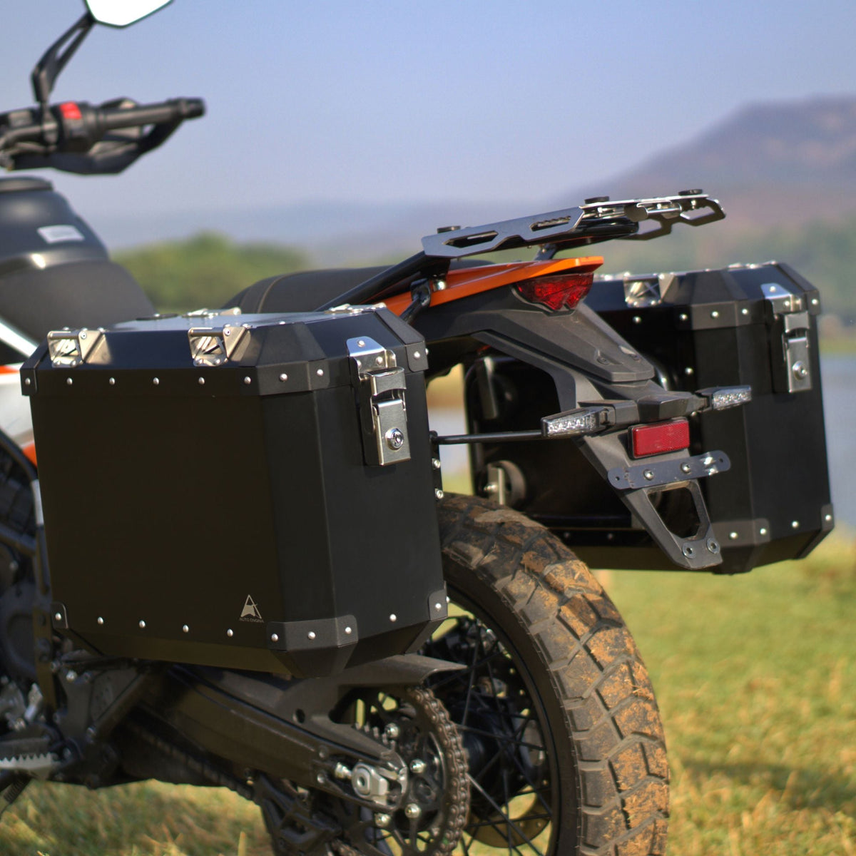 KTM 390 Adventure 2025 aluminium panniers view 3