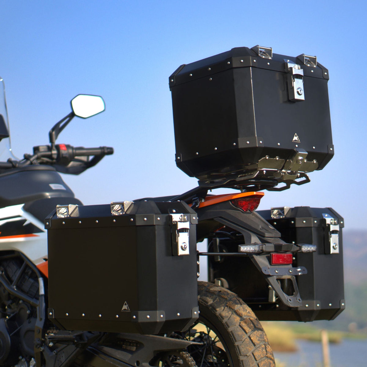 KTM 390 Adventure 2025 aluminium panniers view 4